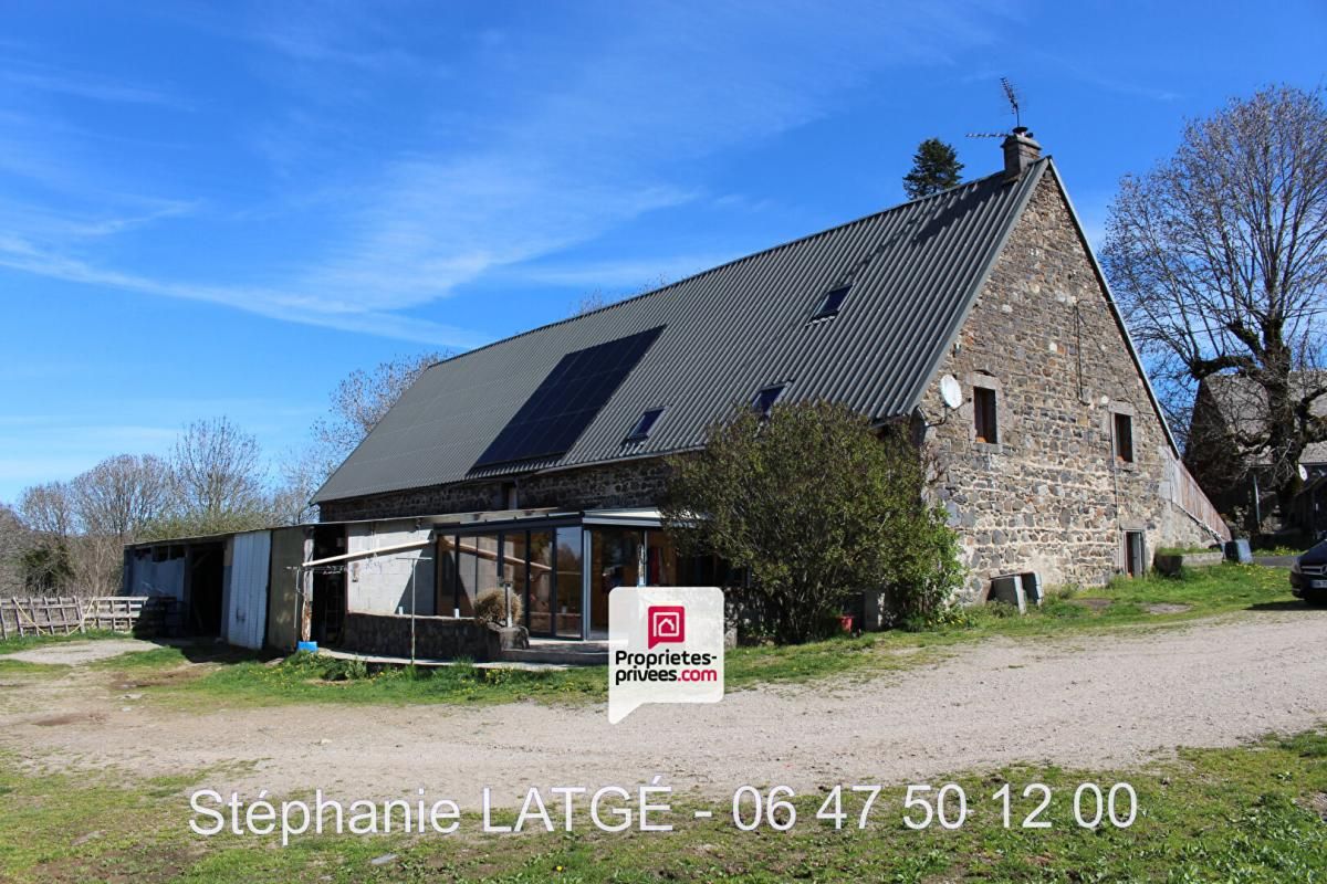 Maison de pays, 146 m2 + grange - Bagnols (63)