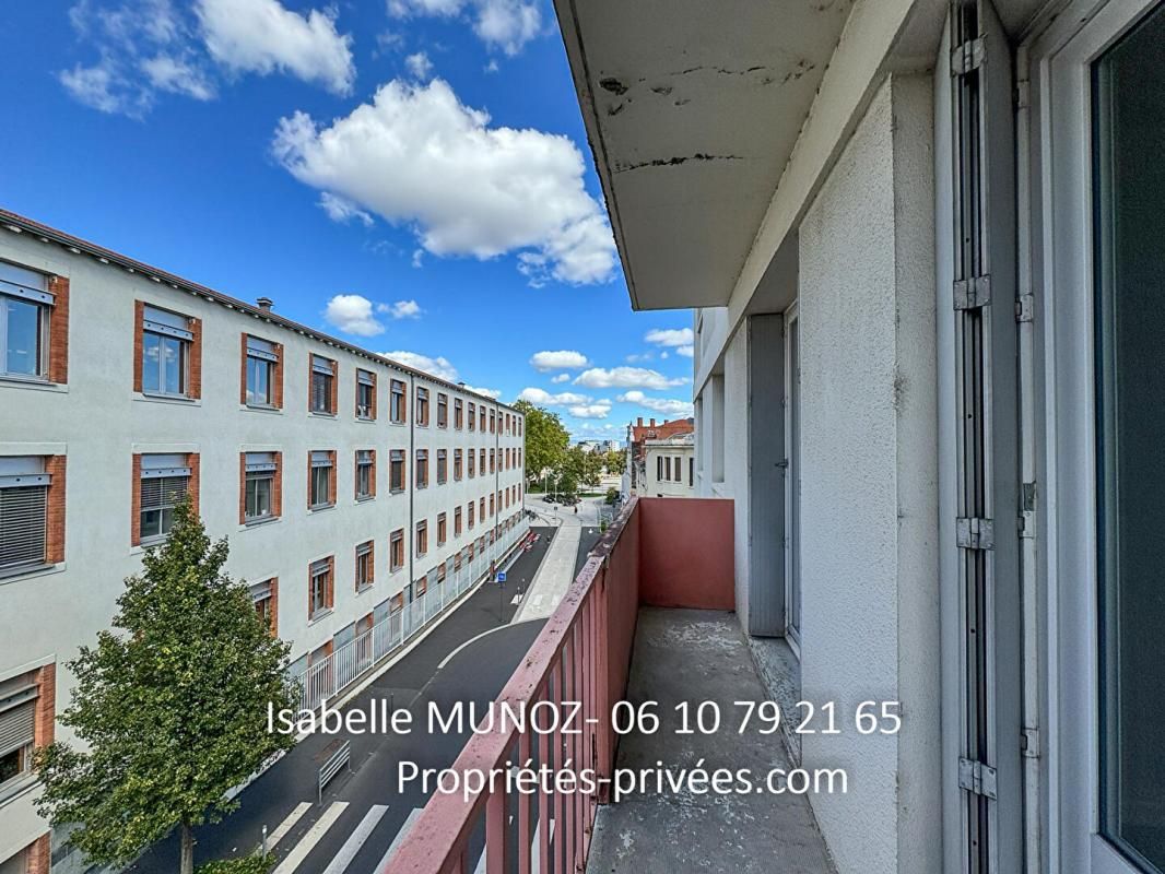 lot de 2 appartements F1 loué, F2 vide à Clermont Ferrand