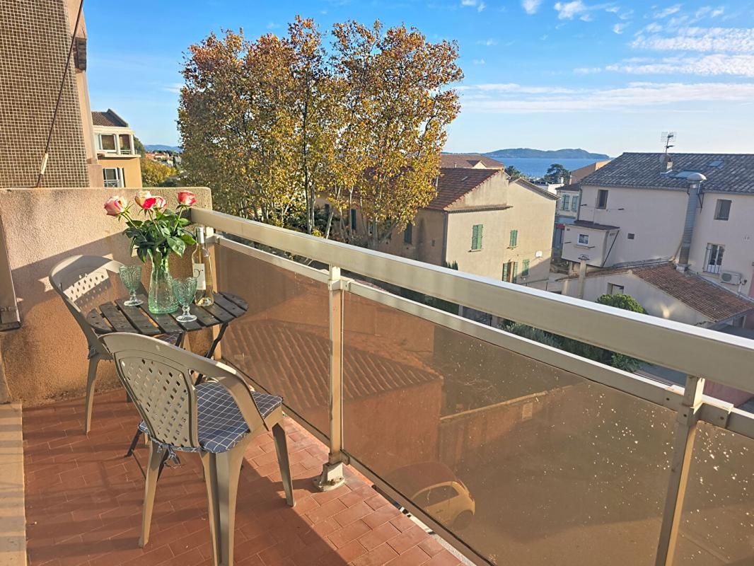 Carqueiranne coeur de ville - Studio 33 m², balcon 6m², pkg privatif, au calme