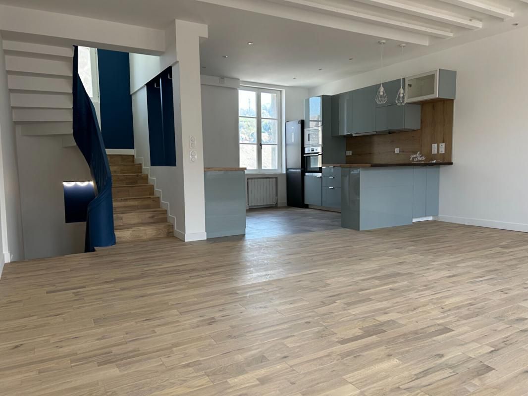 14600 Honfleur Appartement duplex 3 pièces refait à neuf 330 700 E