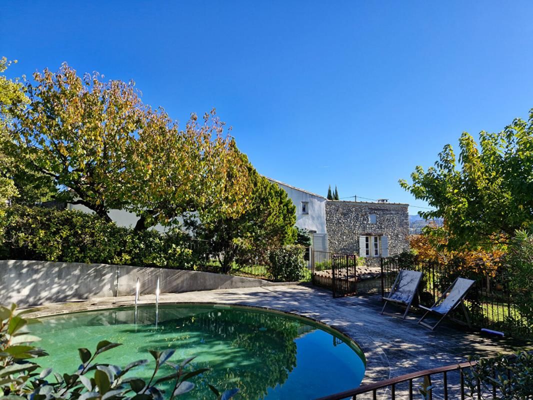 Mas de hameau avec piscine et joli terrain dont une oliveraie