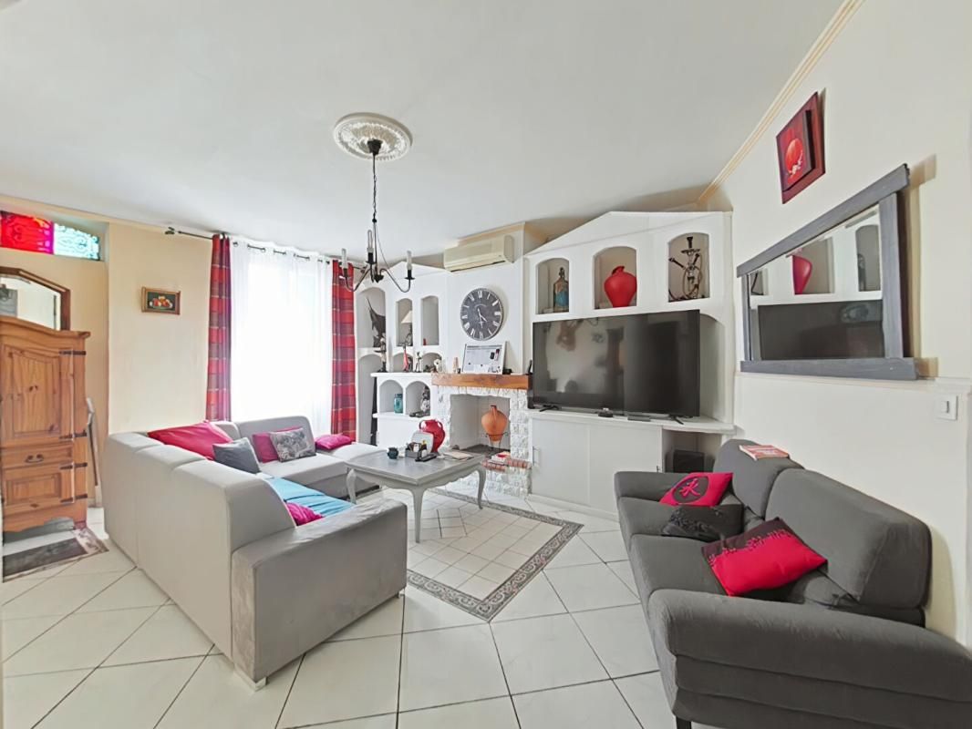 Maison Quarante 7 pièce(s) 280 m2