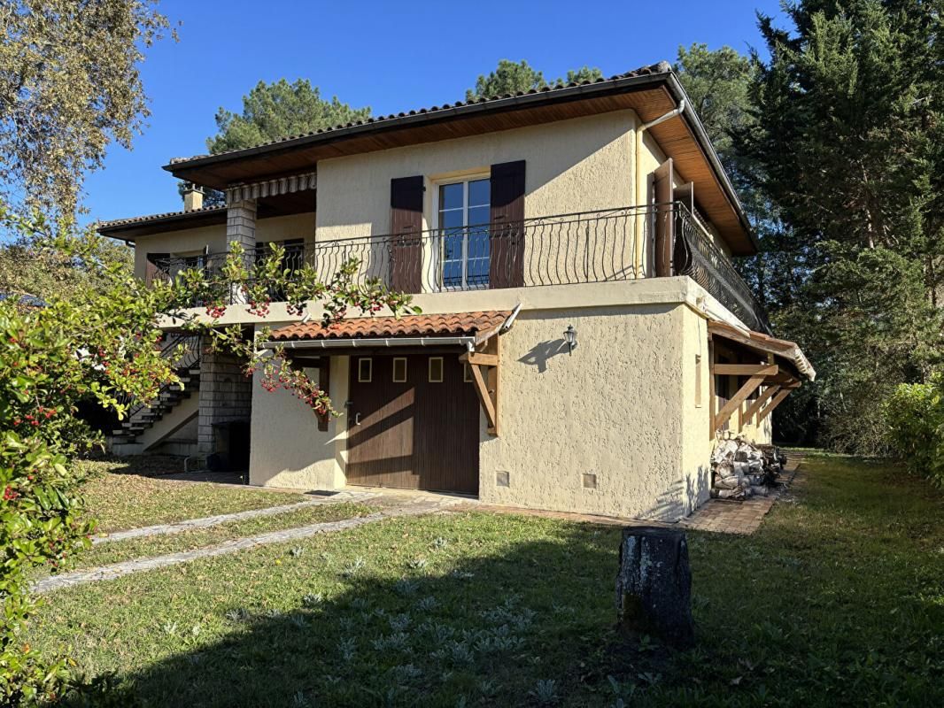 Maison traditionnelle 180 m2 sur terrain de 1588 m2