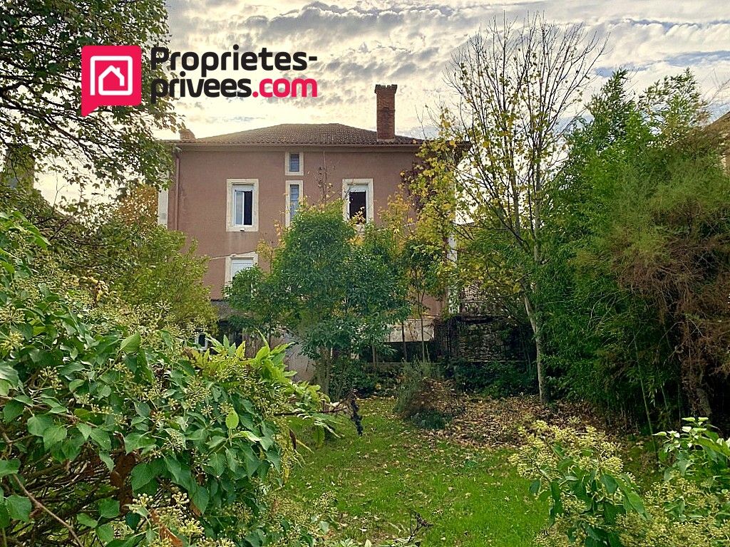 Maison de village 240 m², 6 chambres, avec jardin et local commercial