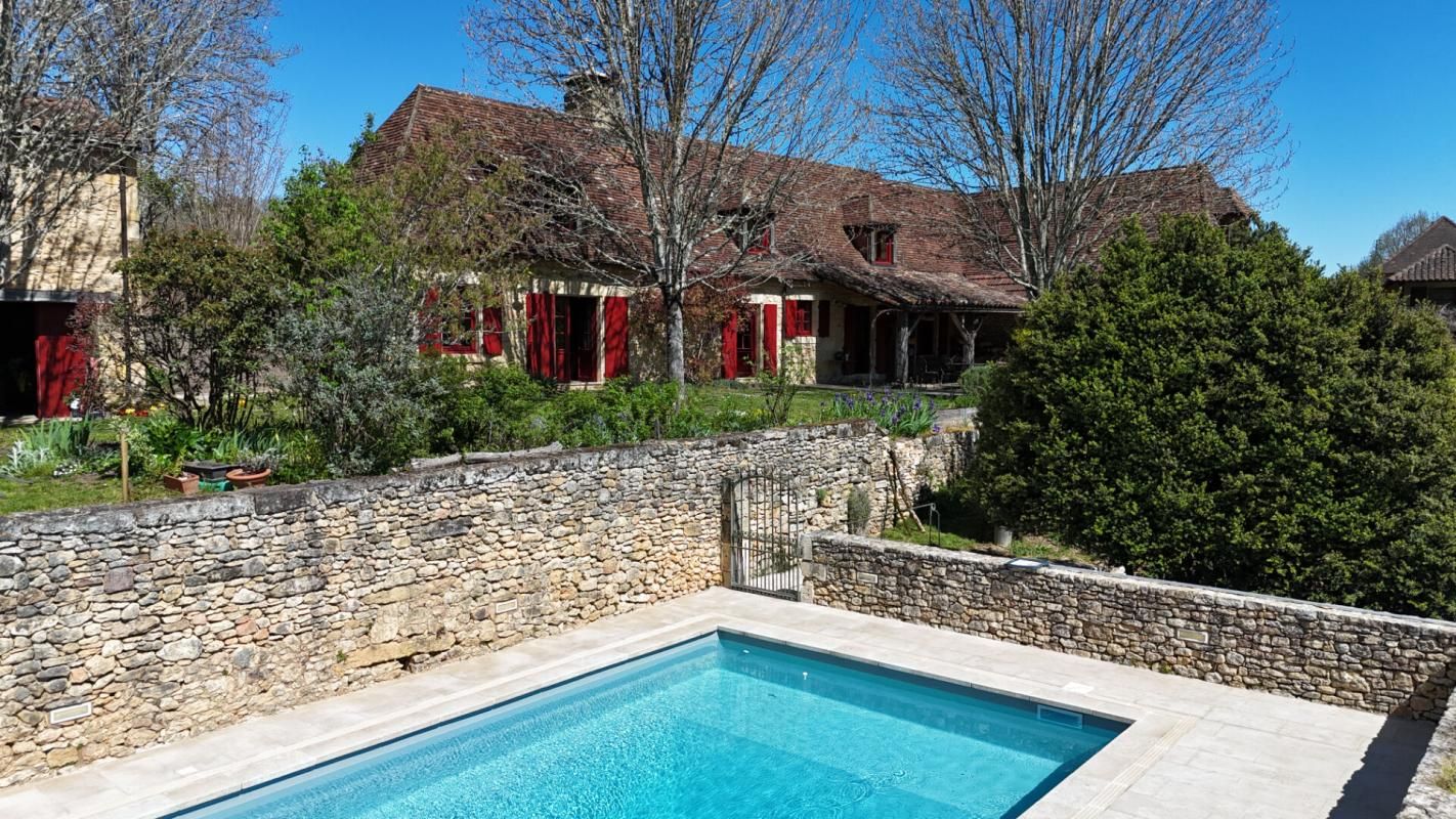 Magnifique ensemble en pierre avec gîte et studio