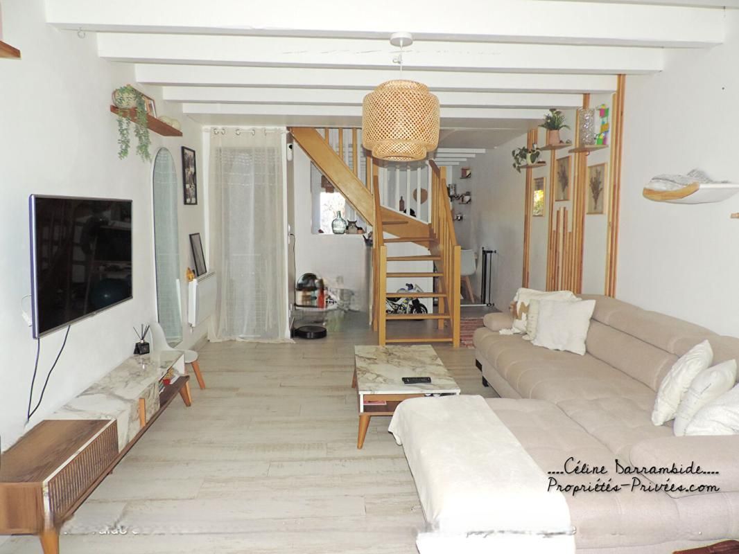 Maison de ville avec joli terrain