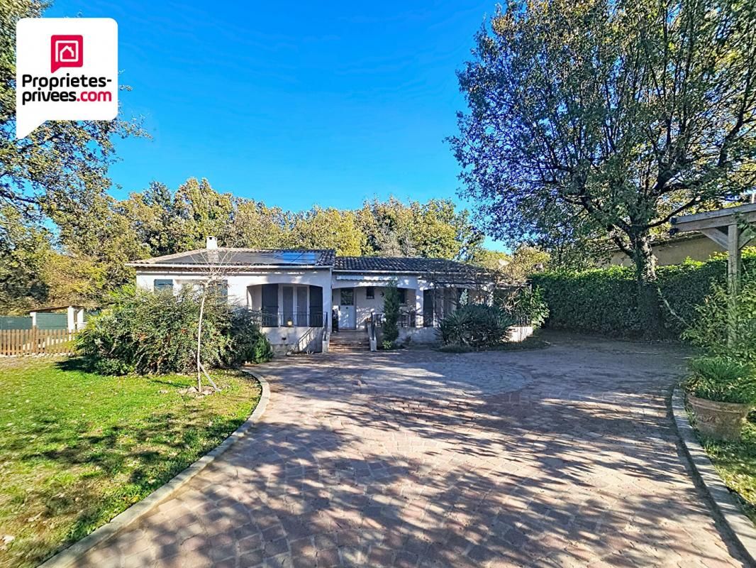 VILLA DE PLAIN PIED 5 pièces 150 m2 AVEC PISCINE