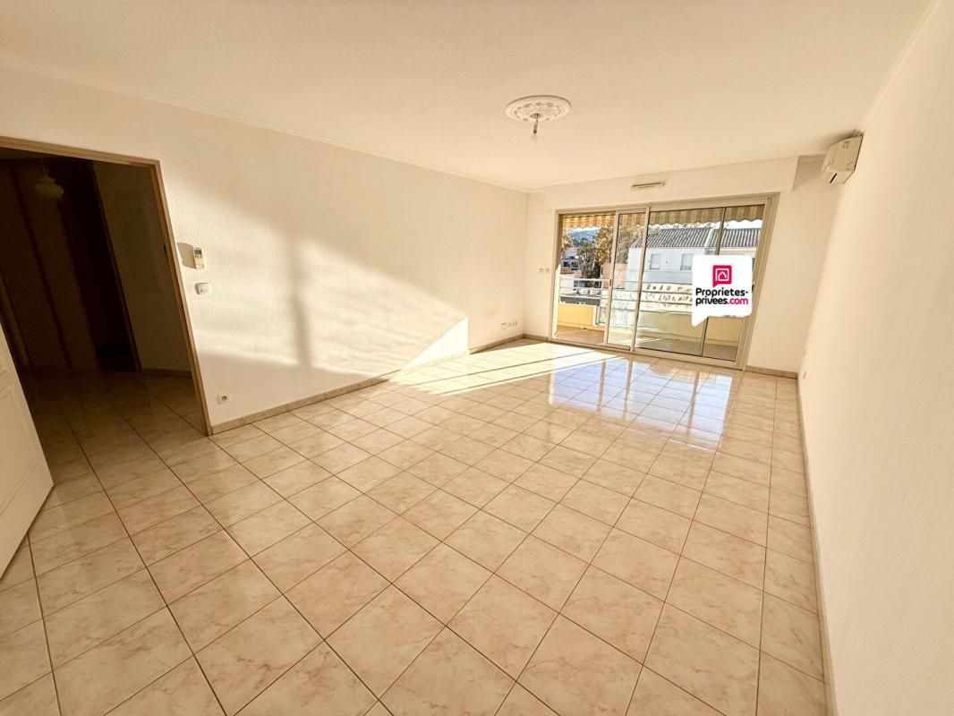 Appartement T4 dernier étage avec ascenseur et grande terrasse