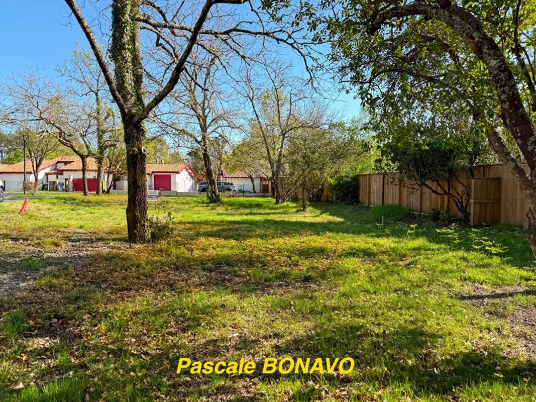 A 600M DU LAC D'HOURTIN - TERRAIN 732 M2 VIABILISÉ