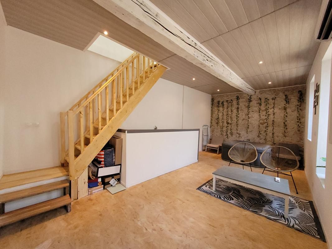 MAISON RÉNOVÉE 120 m² + STUDIO INDÉPENDANT ? POSSIBILITÉ TOIT-TERRASSE ? PROCHE COMMERCES ? 140 000 LUC SUR ORBIEU