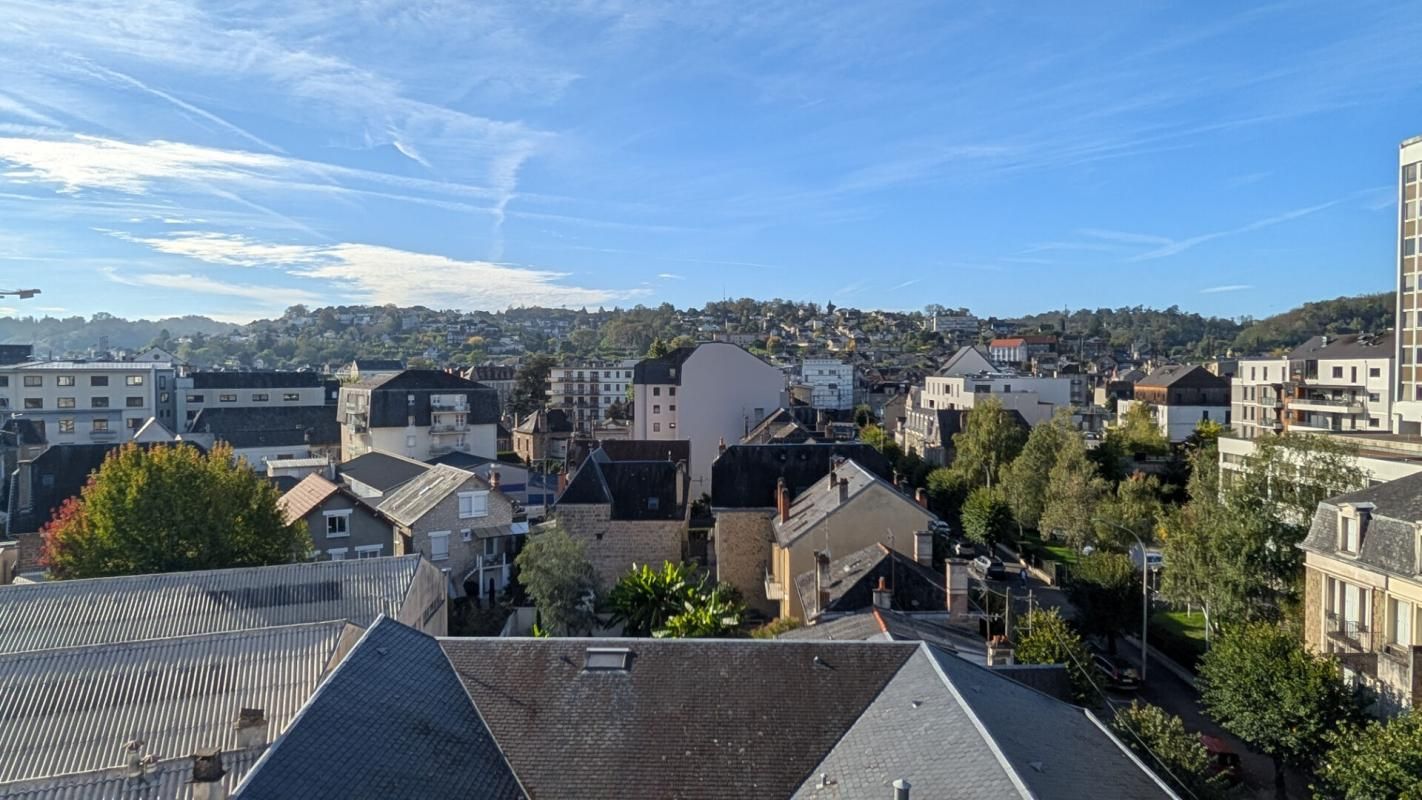 Apt T4 de 88m² - Dernier étage avec ascenseur - Brive hyper centre - Vue dégagée