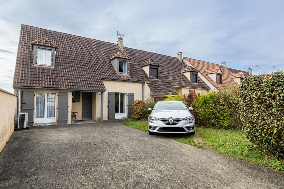 Maison familiale 7 pièces à Briis-sous-Forges de 153 m² avec 5 chambres et dépendance