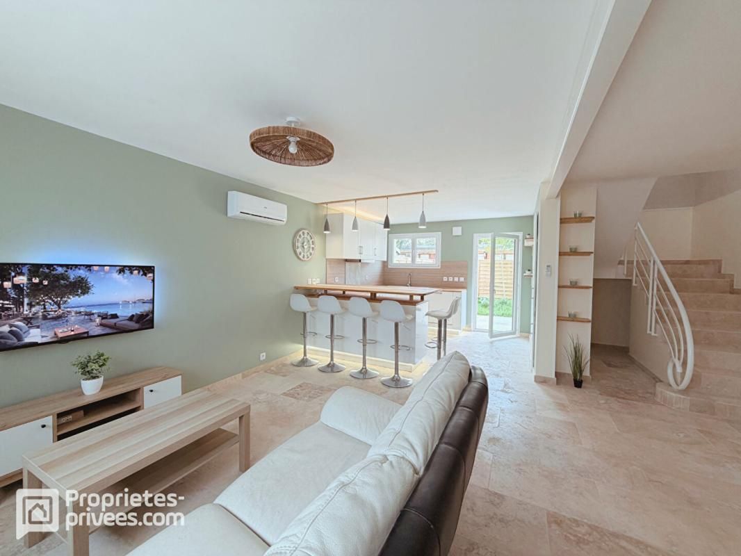 Maison Avignonnaise sur deux niveaux avec 4 chambres et garage