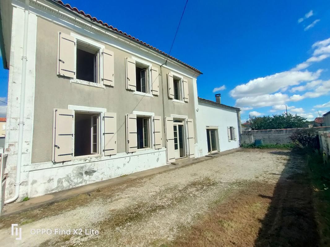 Maison Saint Saturnin Du Bois 8 pièce(s) 120 m2