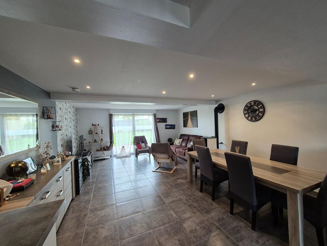 Belle maison entièrement rénovée de 140 m² sur terrain de 400 m2 (Morbihan). (15 min de Lorient - 10 min de Plouay - 5 min de Pont Scorff - 25 min de la mer)