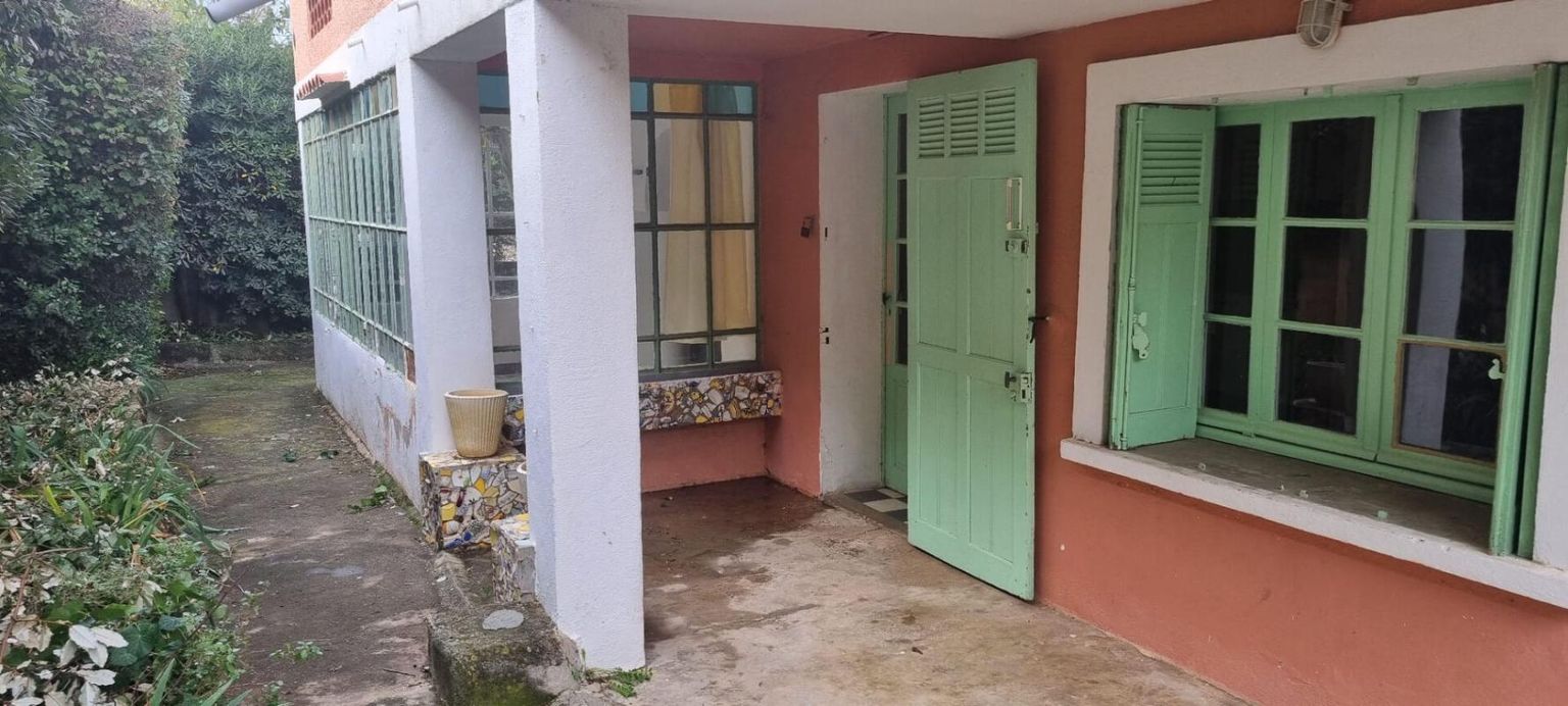 BAS DE VILLA Bandol 3 pièce(s) à rénover, jardin. Extension possible