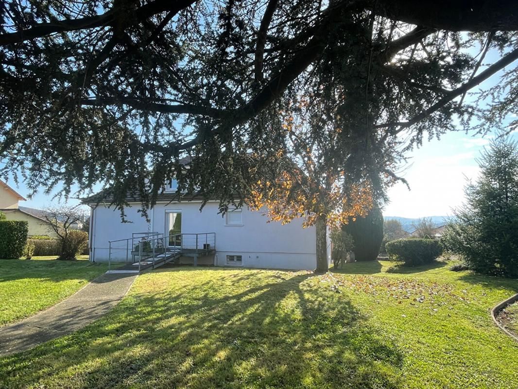 Vaste maison de famille avec dépendances