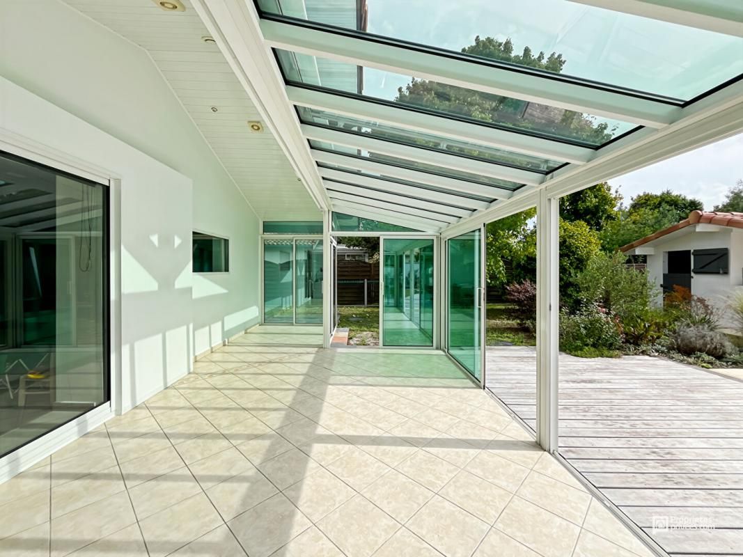 Maison familiale rénovée 4 chambres, piscine - Quartier calme à Saint-Médard-en-Jalles