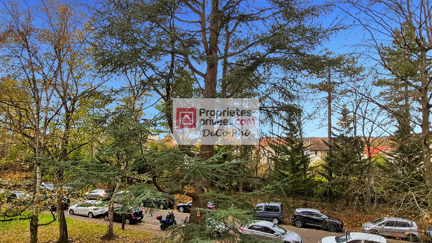 Deux pièces 51 m2 - balcon - bon état - Versailles Grand-Siècle