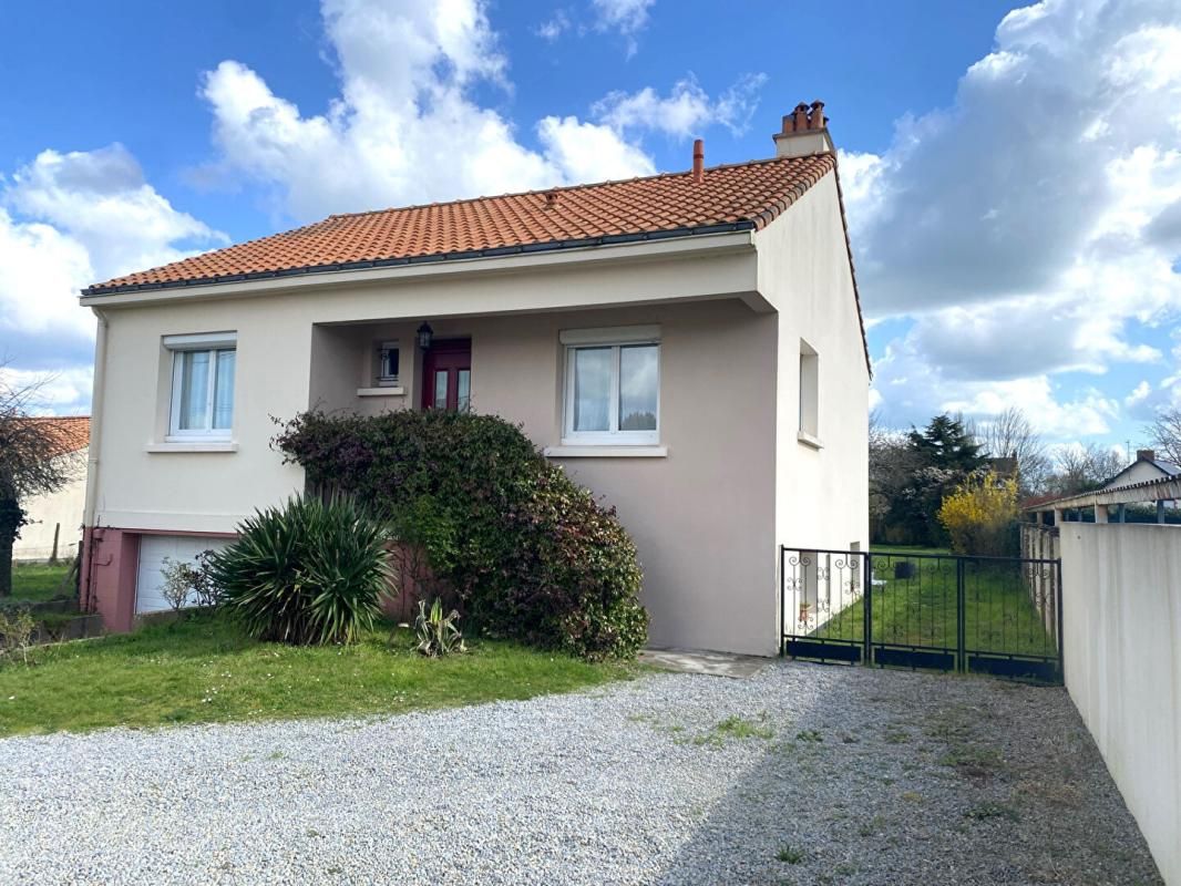 MAISON SAINTE PAZANNE 44680 - 5 CHAMBRES - BUDGET 279 500 HAI