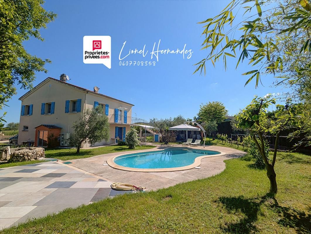 Maison de 162m² avec 4 chambres et studio indépendant - Jolie vue - Piscine - Dépendances - Forage