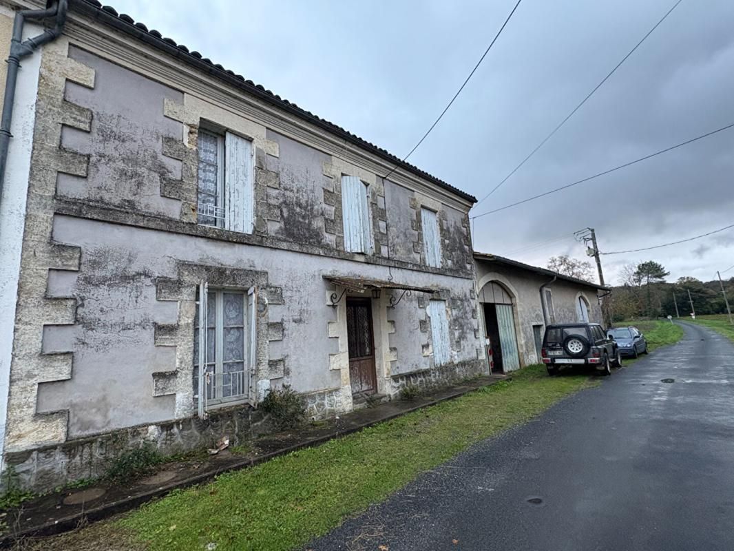 Ancienne ferme girondine à fort potentiel, Pessac sur Dordogne 185 m2 dépendances 300 m2