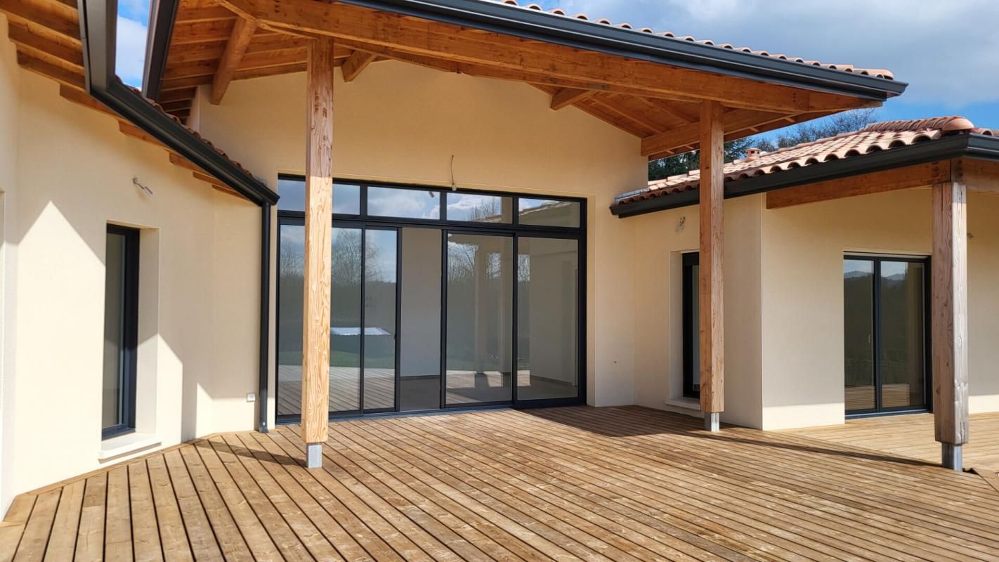 Maison contemporaine Prigonrieux près Bergerac 167 m2 sur parcelle de 5138 m² vue Dordogne