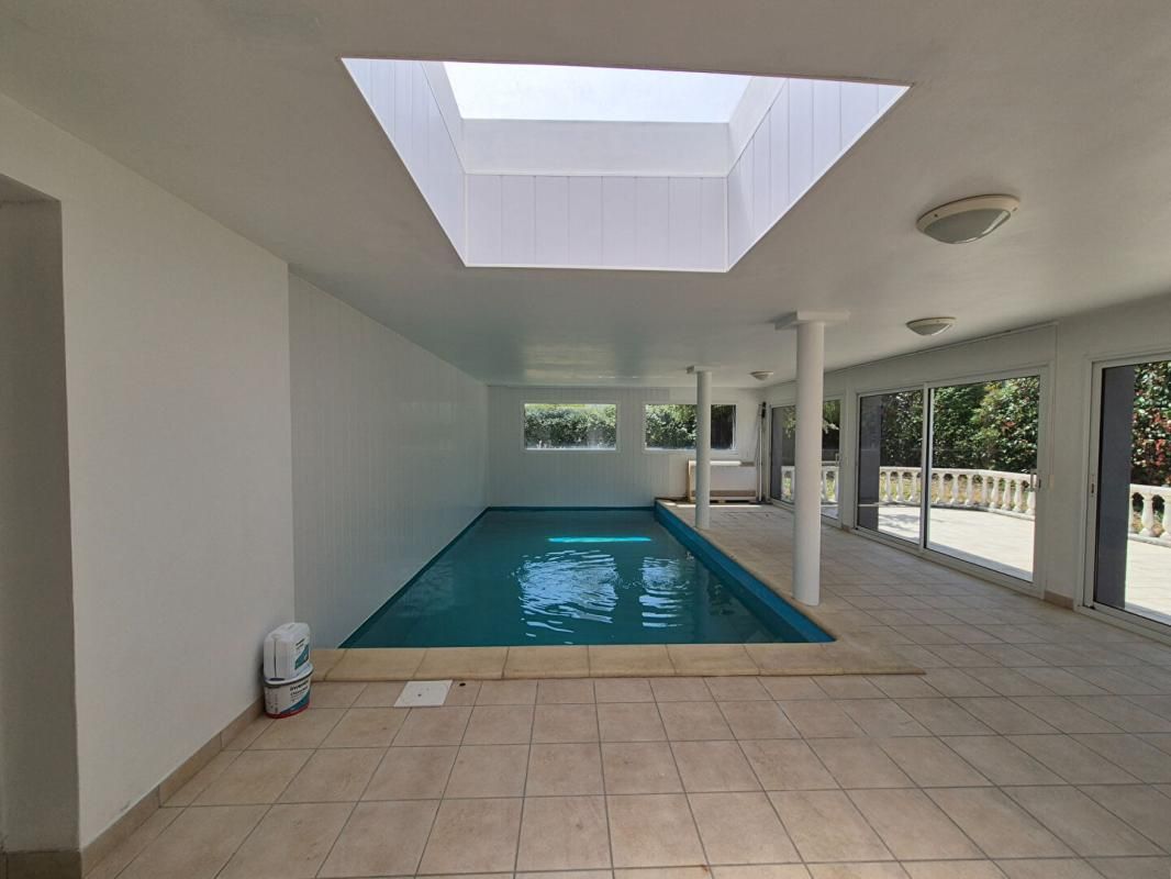 TRES BELLE MAISON ARCHITECTURALE de 180 m2 - 7 pièces- dans le Morbihan (7 min de Lorient - 5 min de Lanester)