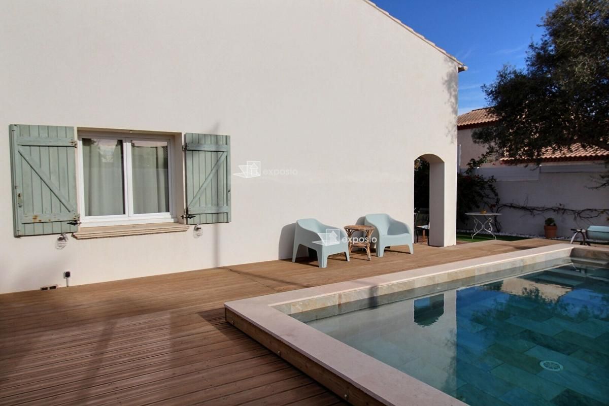 Sanary-sur-Mer - Villa rénovée de 109 m² sur terrain de 600 m² 699 000 euros