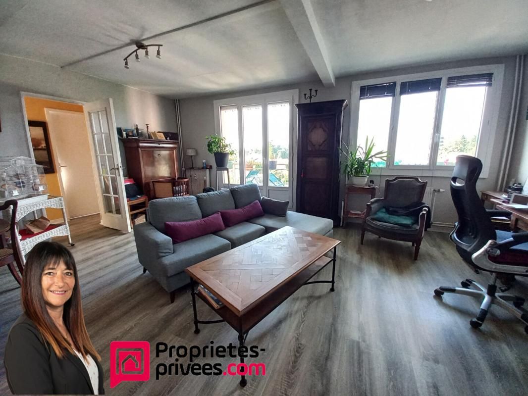 Riorges T2 bis avec vue dégagée, balcons et garage