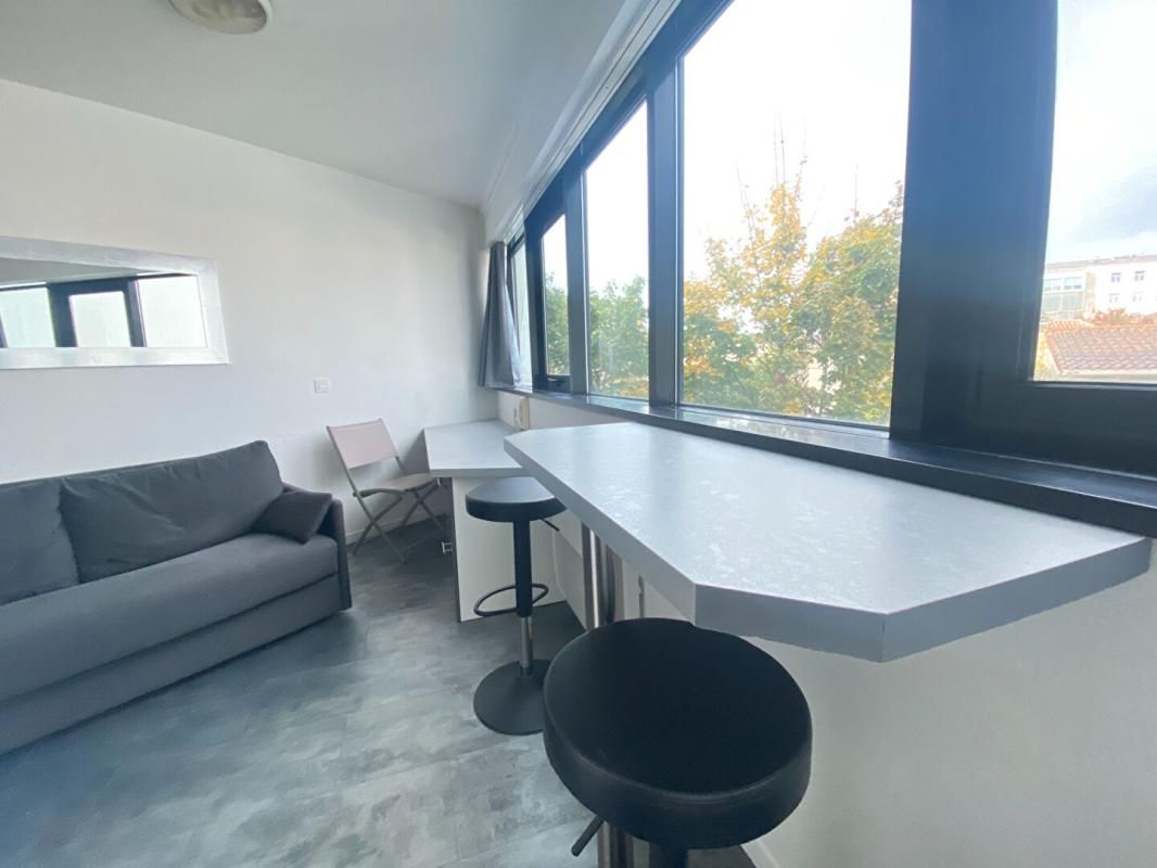 Studio très lumineux et fonctionnel quartier St Genès, Victoire, Nansouty