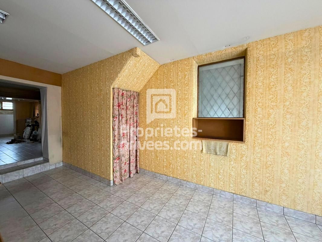 A VENDRE : immeuble (local commercial + appartement) 147 m2 Tours centre