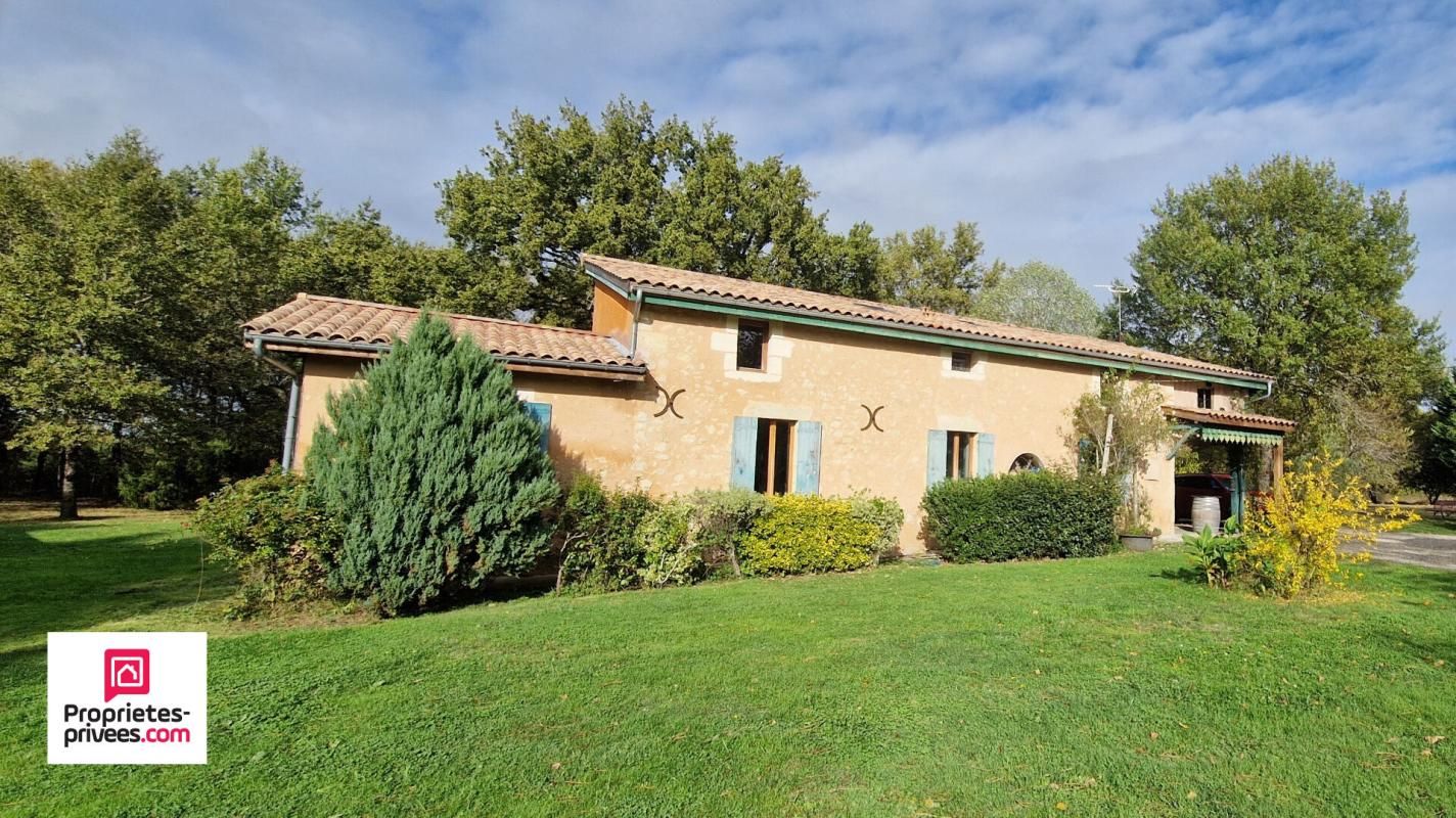 Maison en pierre - 5 chambres - Dépendances - Terrain de 3 ha