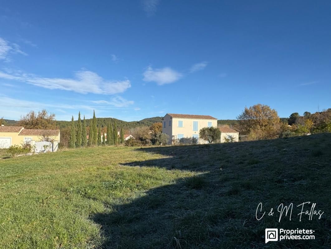 Terrain à bâtir avec vue dégagée 1021 m² - Village provençal d'Entrechaux
