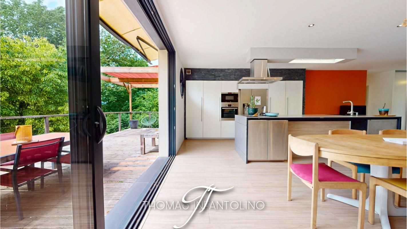 EN EXCLUSIVITE - PLAIN PIED - 3 CHAMBRES - SOUS SOL - PISCINE