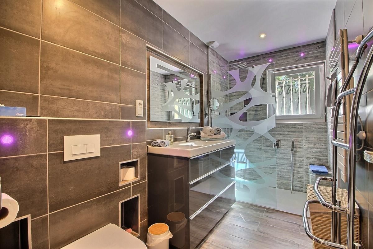 Villa avec Piscine 4 pièces 125 m² + Studio indépendant 30 m² - 399 500 Euros -