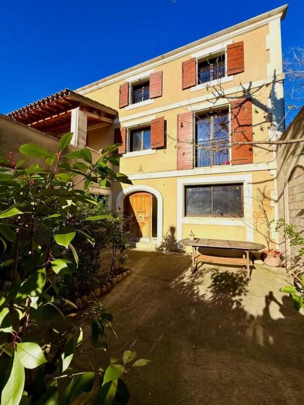 Maison de village avec cour - Eyragues