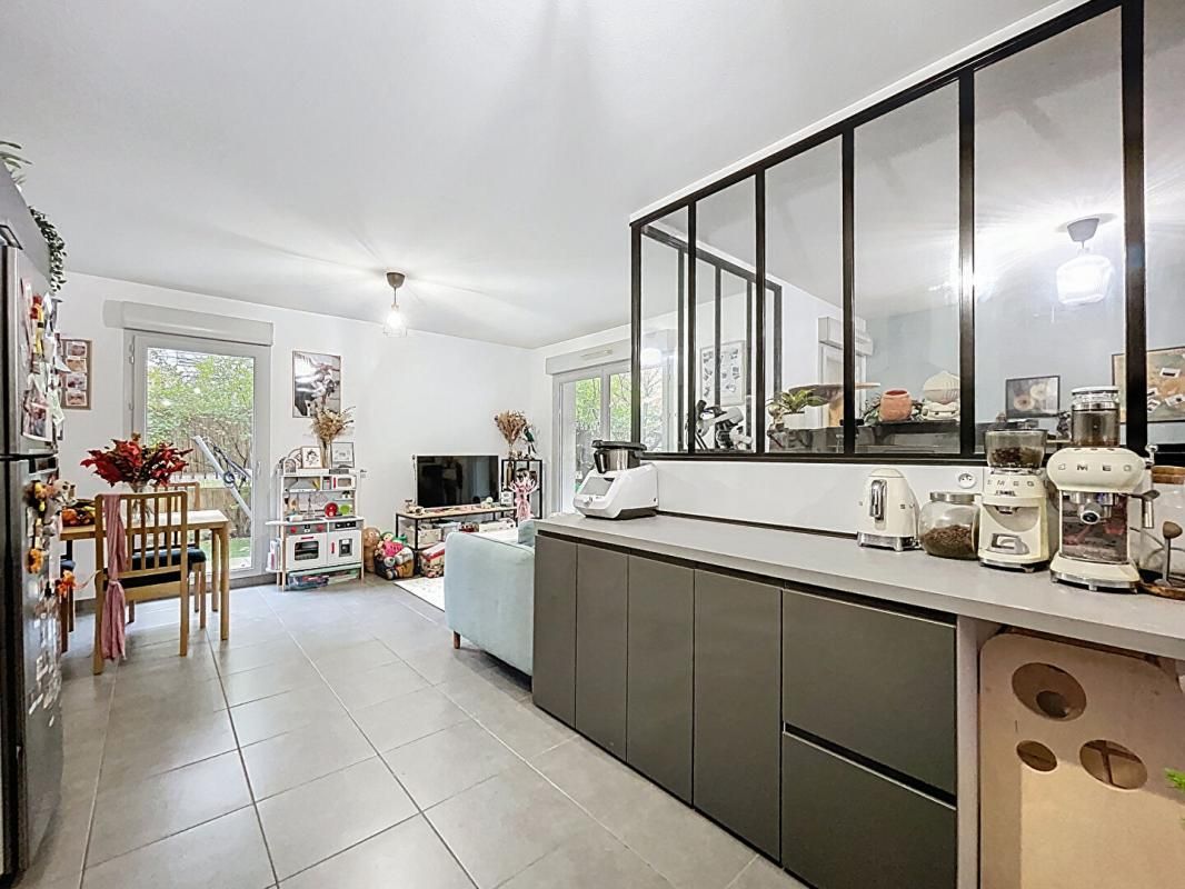 Appartement - Pierre-Bénite (Le Perron) + garage double 35 m²