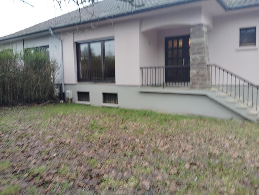 A SAINT-AVOLD - MAISON T5 de 121 m2 + sous-sol complet - 190 000