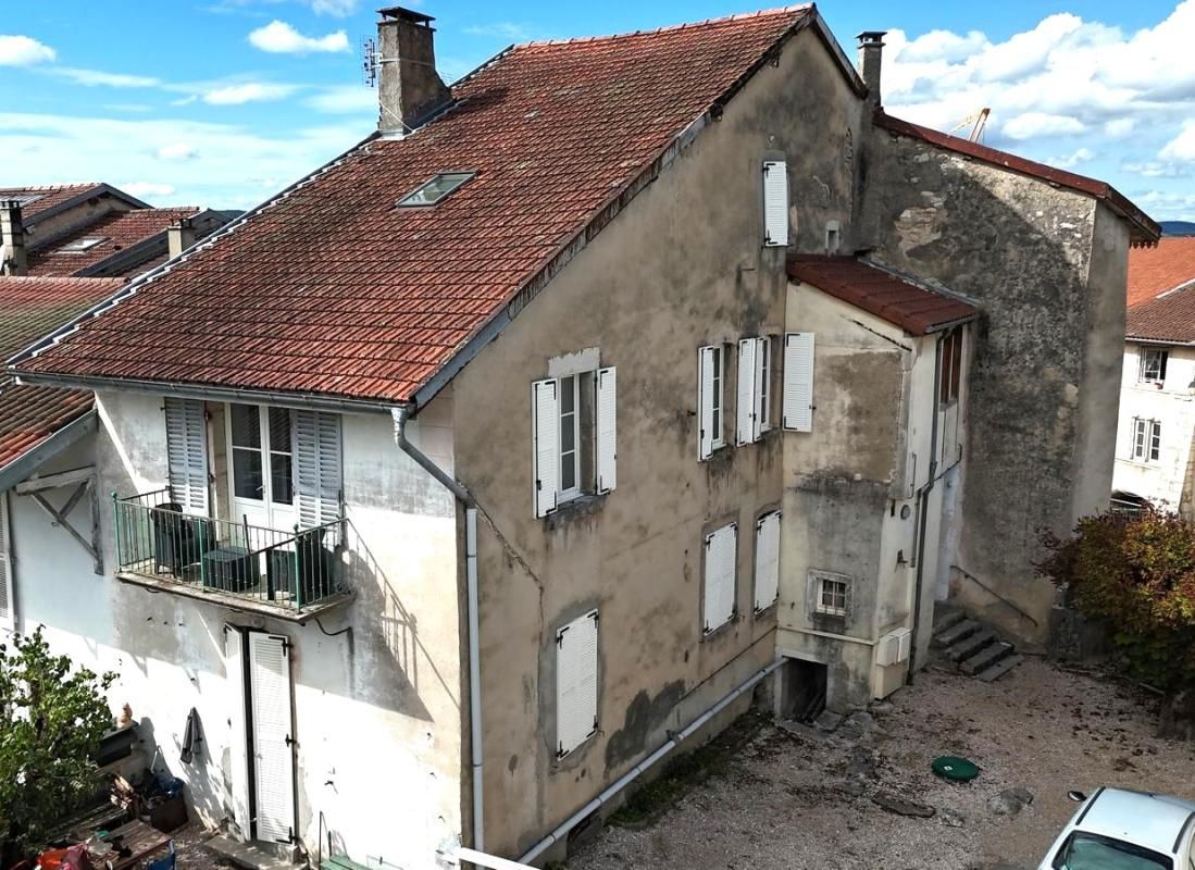 Immeuble de rapport au centre d'Arinthod - Monopropriété