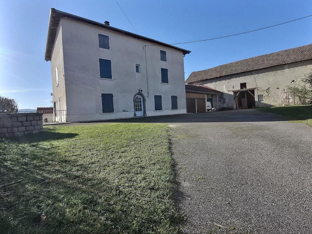 Ancienne ferme rénové de 1780 368m2 au total 180m2