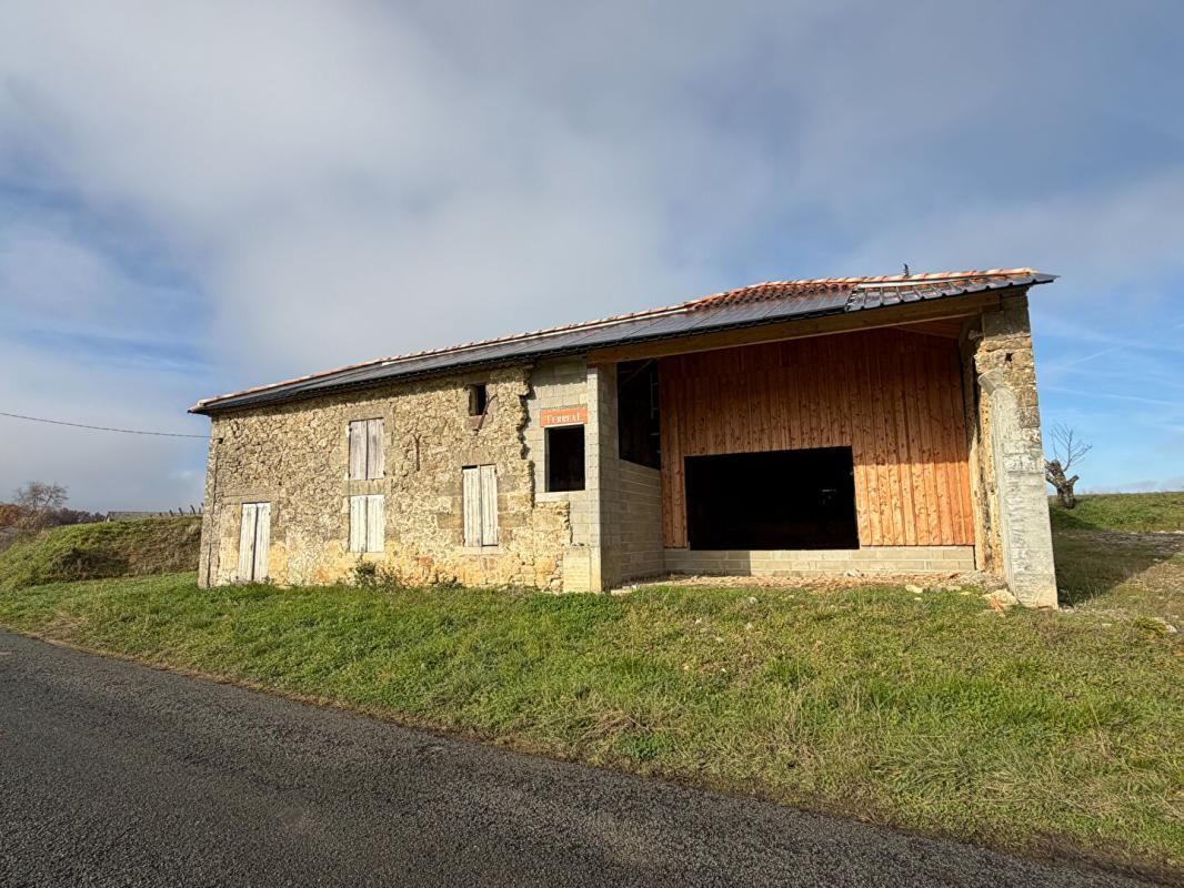 Maison de 260m2 à finir de rénover sur 1770m2 de terrain