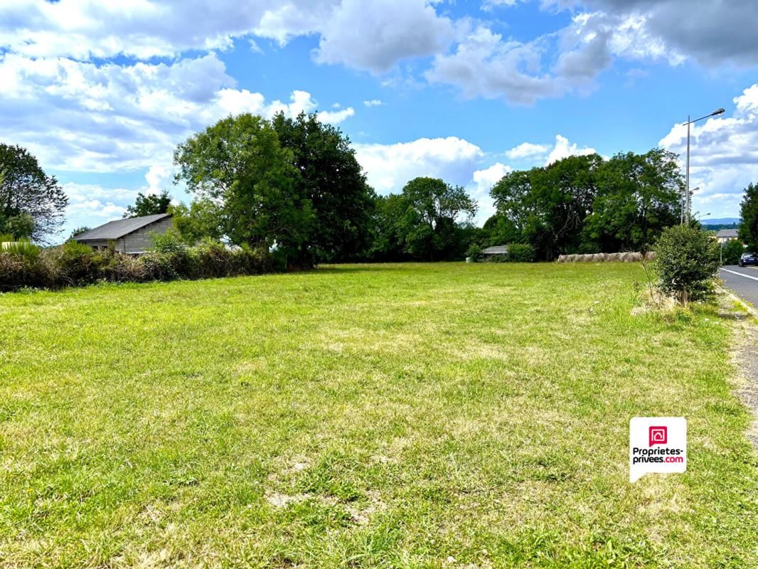 Terrain constructible à vendre Chapdes Beaufort 3293 m2