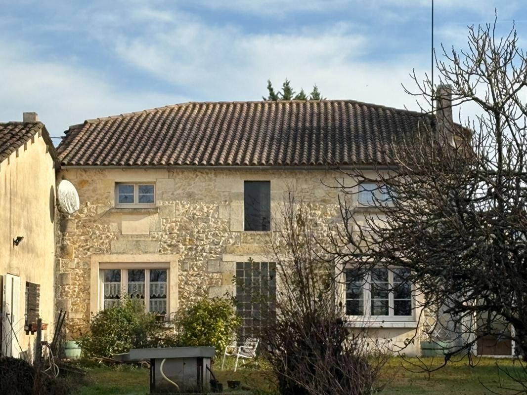 Targon : Charme de la pierre et potentiel 5 pièces 232m2, 4 chambres