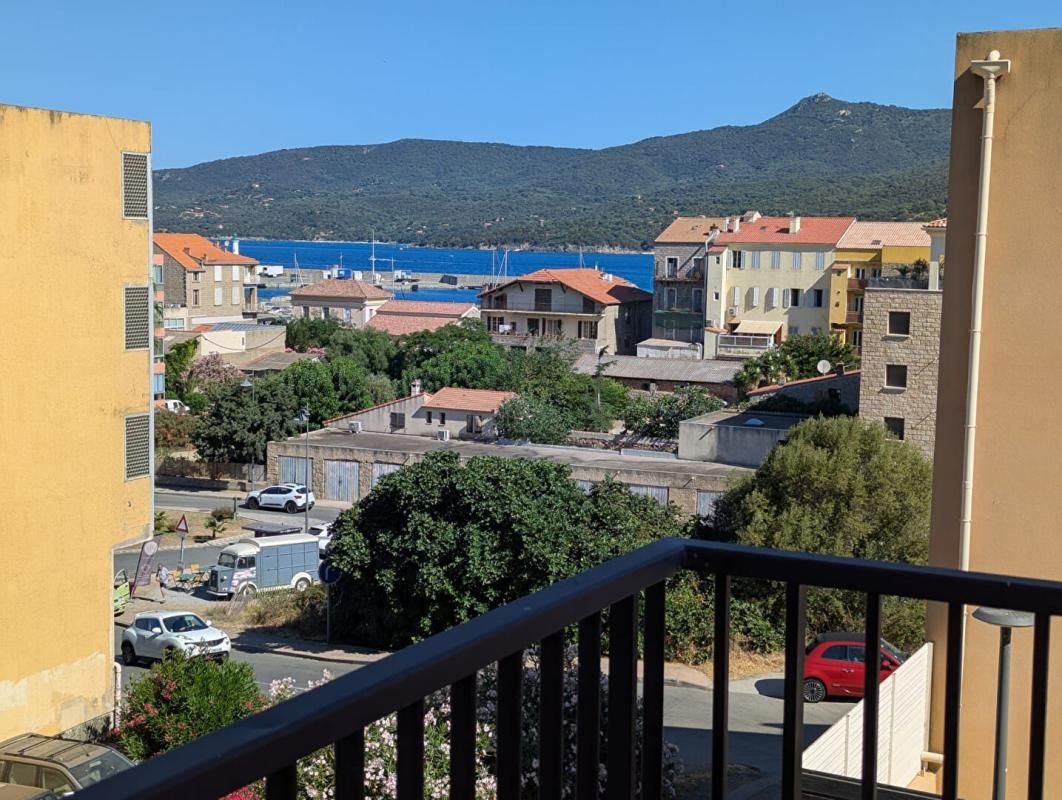 Propriano centre, Appartement 4 pièce(s) 105.58 m2 balcon 30 m2, parking, petite vue mer