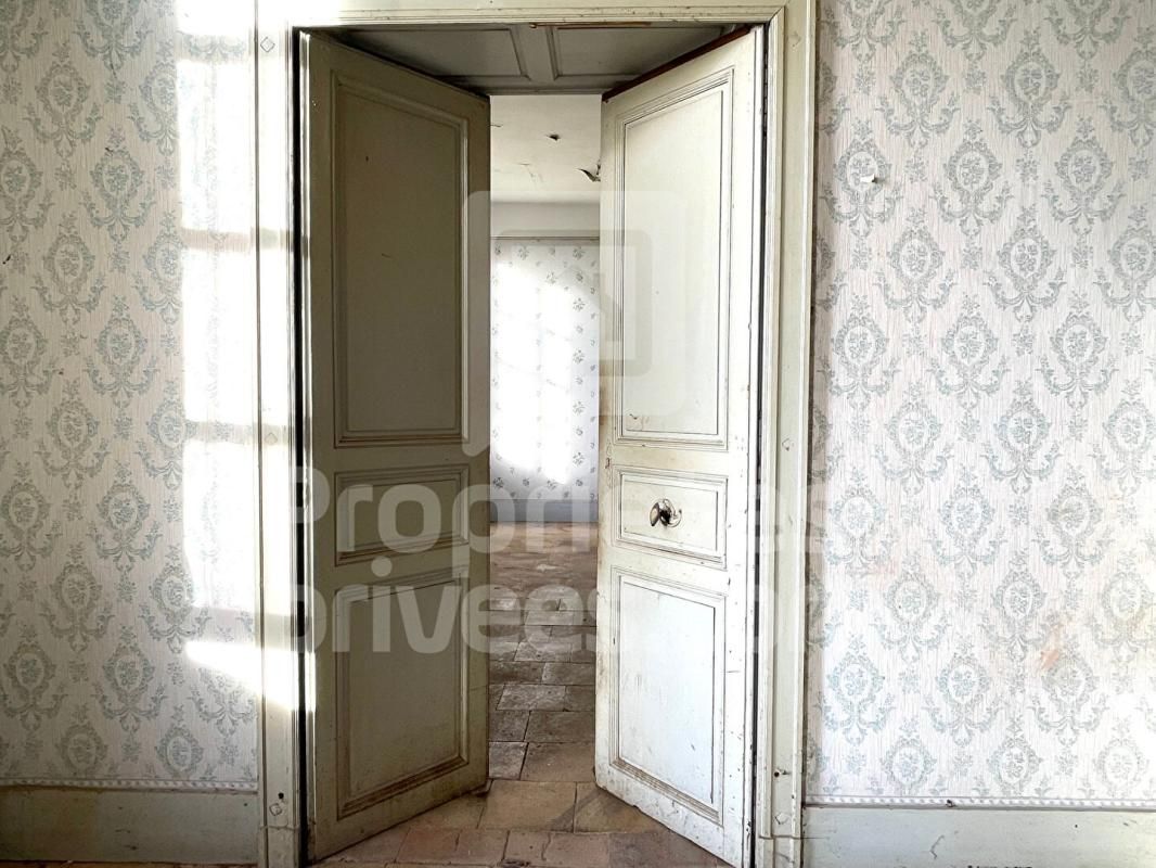 BOULOC - IMMEUBLE 15 pièce(s) 548 m2