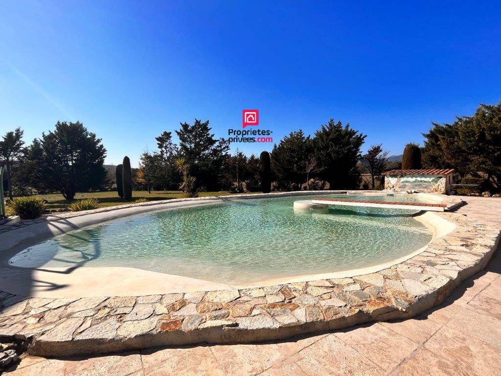propriété de 7 pièces avec un chalet de 42 M2 avec piscine-lagon sur Tourrettes