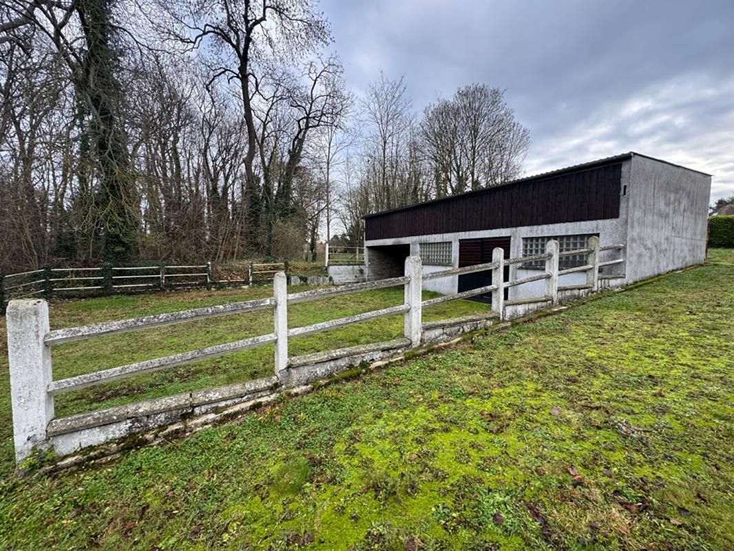 EXCEPTIONNEL et RARE! Terrain de 20232m2 dont 1000m2 constructibles aux portes d'Amiens