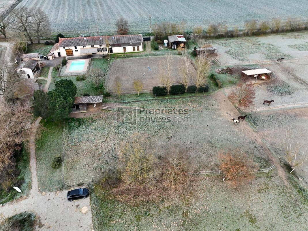 PROPRIETE : LONGERE, GITE, SALLE DE SPORT/ACTIVITE EQUESTRE