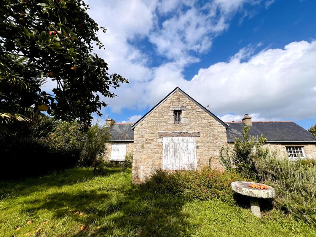 LONGERE T4- 90 m2-Terrain 1200 m2 Env- Annexe- Permis